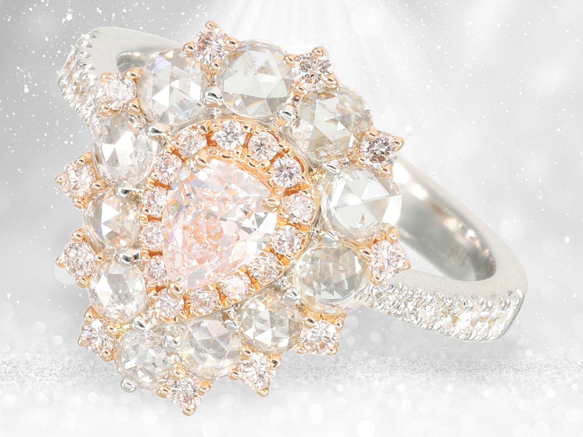 Ring: hochfeiner Goldschmiedering mit einem pinken Diamanten von 0,54ct, neuwertig