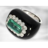 Ring: ungewöhnlicher italienischer Designer-Ring mit Smaragd, Brillanten und Onyx, 14K Weißgold