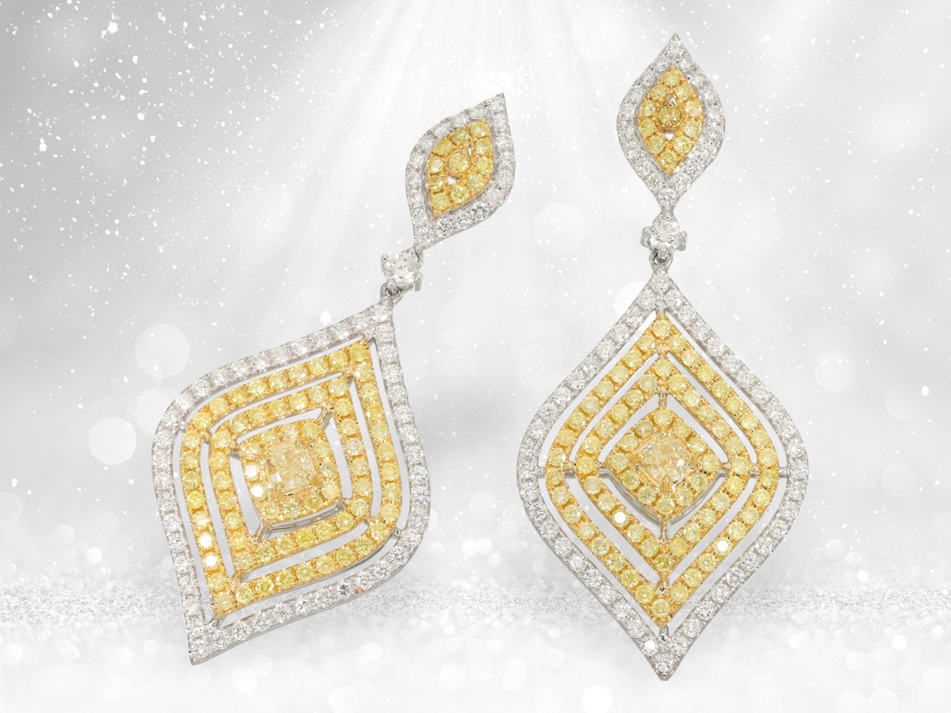 Earrings: high quality, modern brilliant-cut diamond jewellery "White & Yellow", 5.11ct, like new