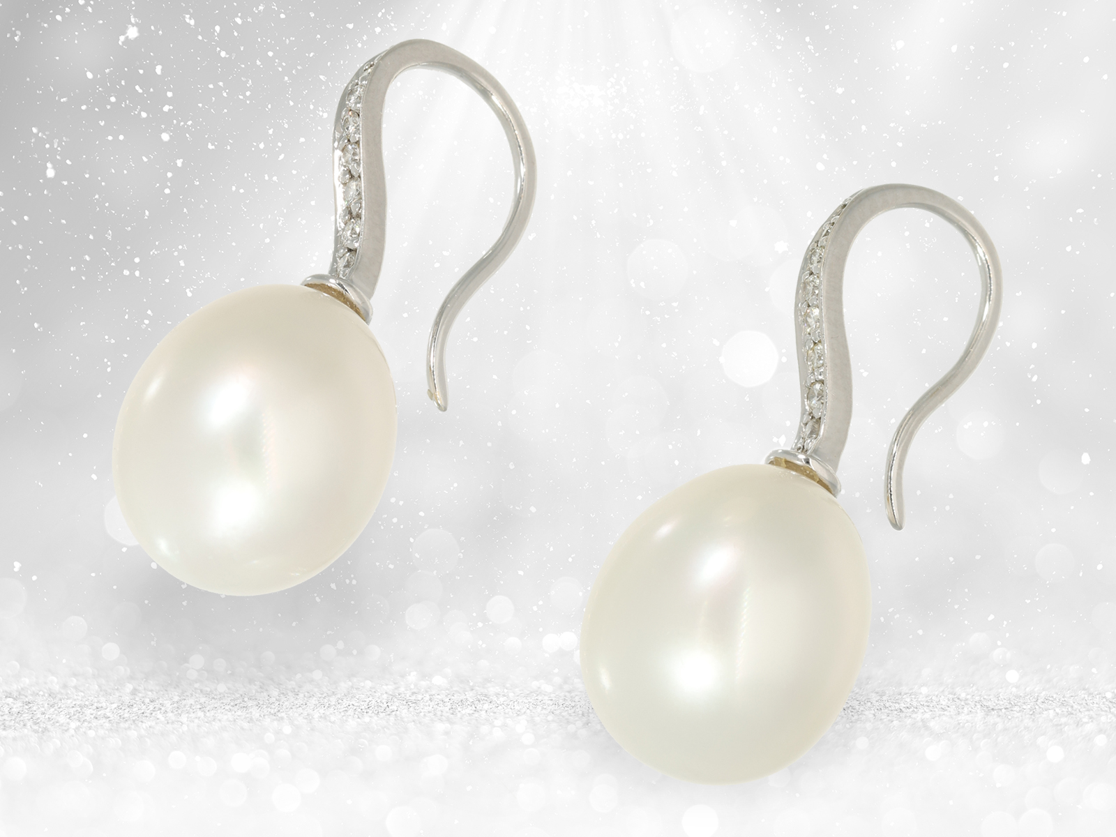 Very fine earrings with brilliant-cut diamonds and large South Sea pearls, signed CB (Bucherer) and  - Image 3 of 3