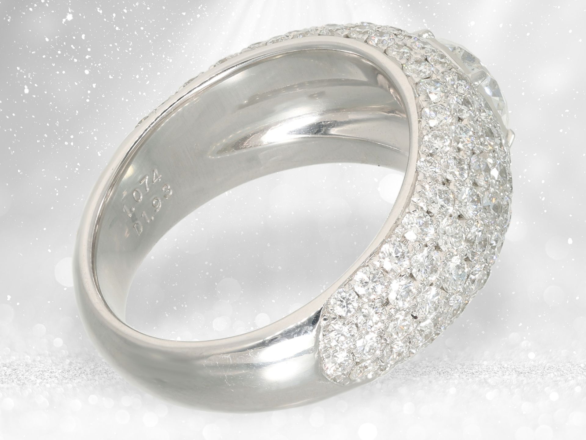 Ring: very high quality platinum ring set with brilliant-cut diamonds, centre stone 1ct - Image 4 of 4