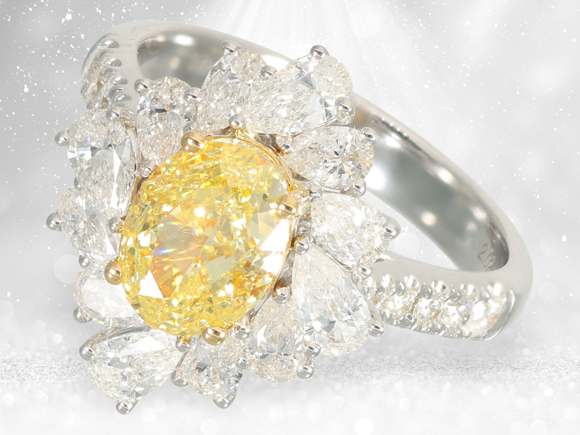 Ring: exquisite two-carat diamond ring "Canary-Fancy Intense Yellow", GIA report - Image 2 of 5