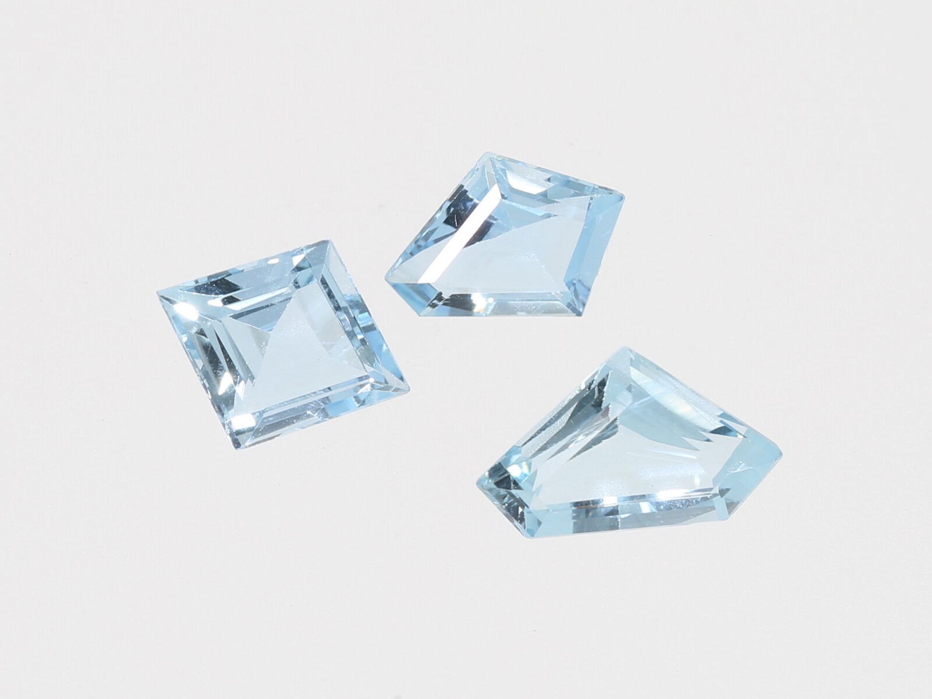 3 Aquamarine in interessanten Schliff-Varianten, ca. 3,37ct