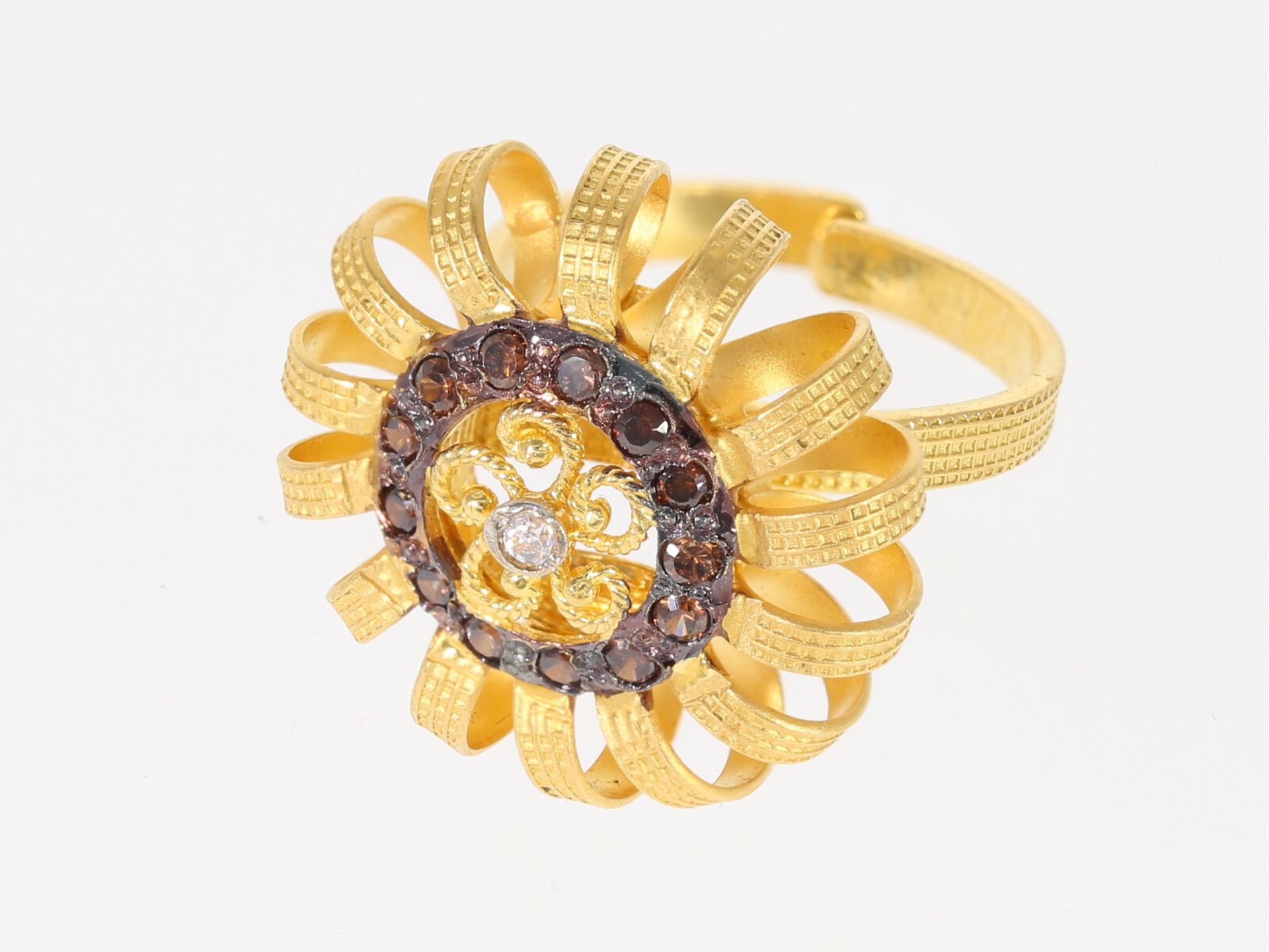 Ring: dekorativer, hochkarätiger Goldring mit Steinbesatz - Bild 7 aus 8