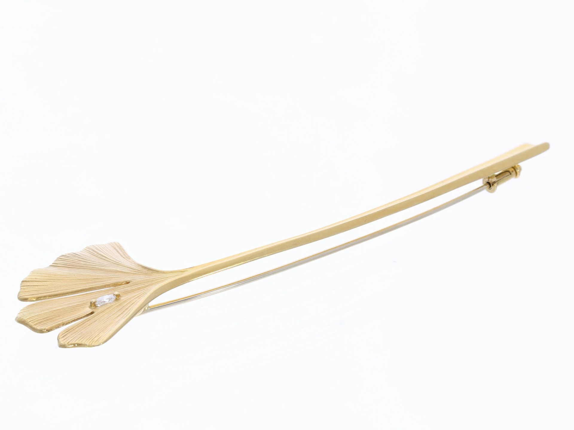 Moderne, neuwertige Designerbrosche aus dem Hause Cadeaux, Ginkgoblatt aus 18K Gold - Image 2 of 2