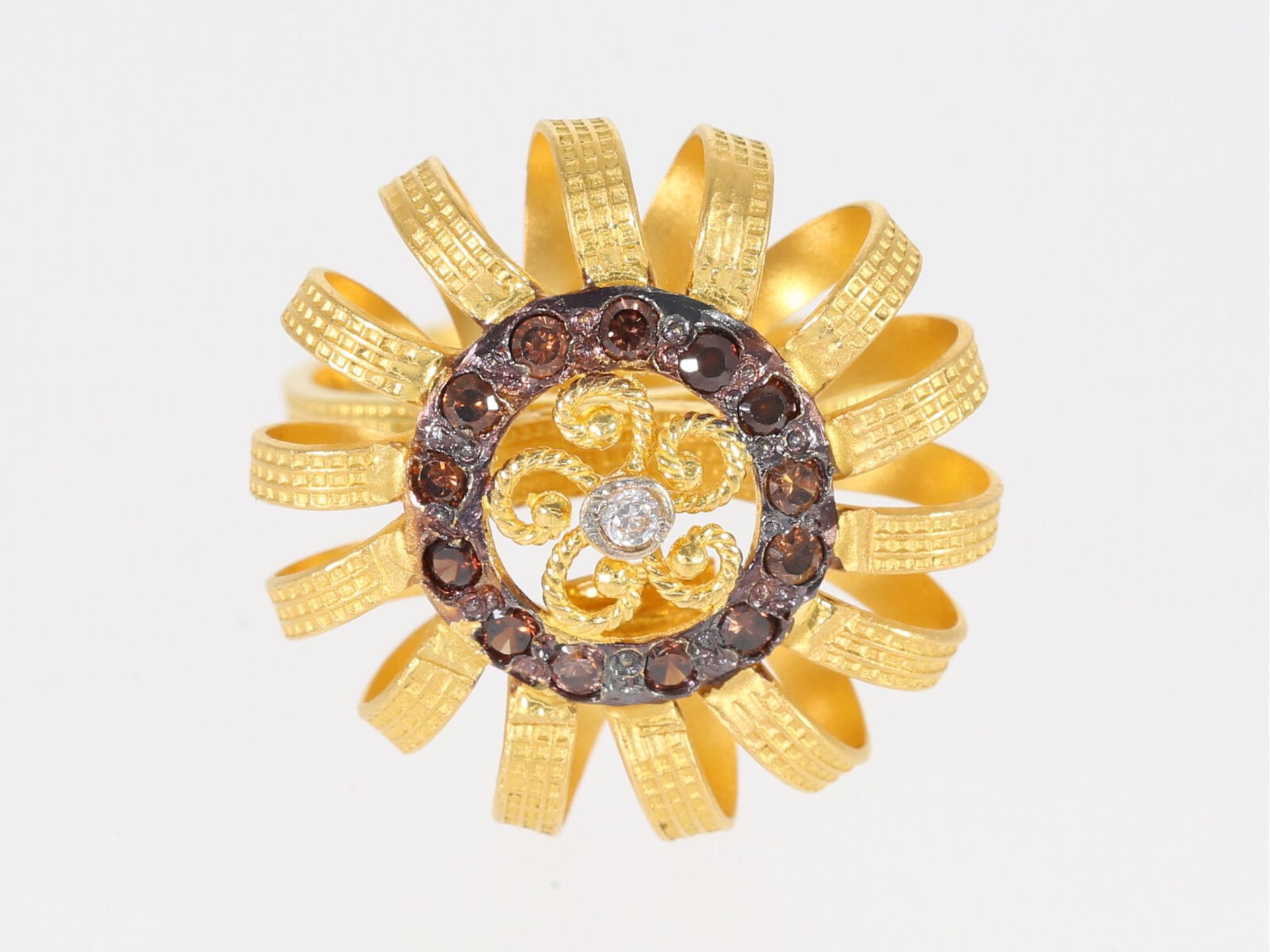 Ring: dekorativer, hochkarätiger Goldring mit Steinbesatz - Bild 8 aus 8