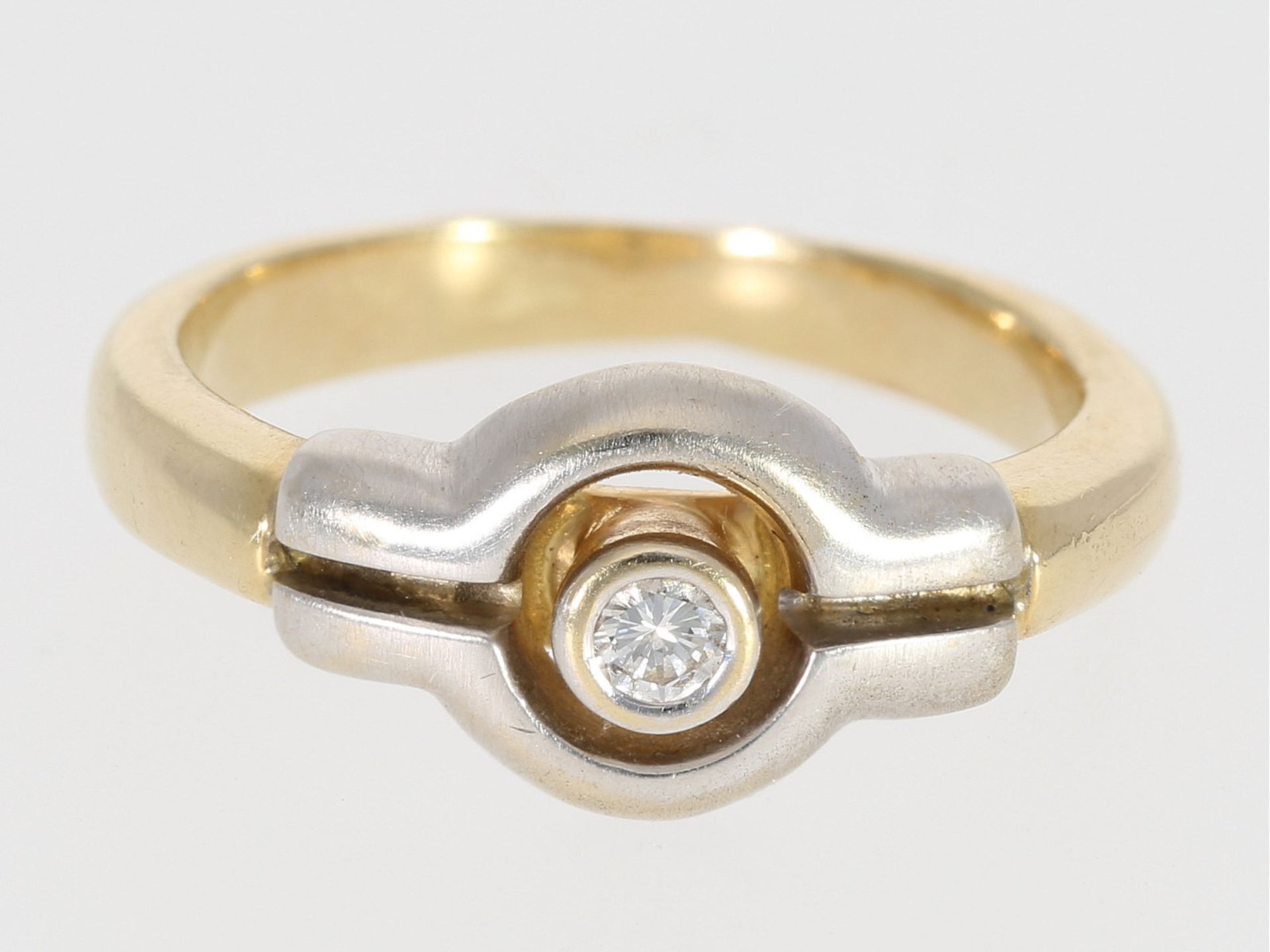 Ring: vintage Designer-Goldschmiedering mit Brillant