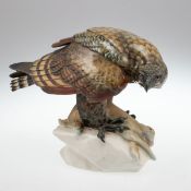 Adler auf erlegtem Hasen. Schwarzburger Werkstätten für Porzellankunst, Unterweißbach um 1913