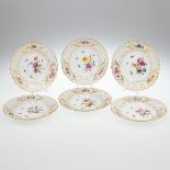 6 Durchbruchteller Blumenbukett mit Insekten. Meissen 1850-1924.