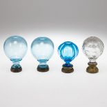 Vier Glaskugeln mit Messingfassung als Knauf für Gardinenstange, um 1900