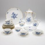 22tlg. Teeservice und 1 Kaffeekanne Blaue Blume mit Insekten. Meissen 1953-1957