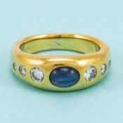 Cabochonring mit Saphir und Brillanten