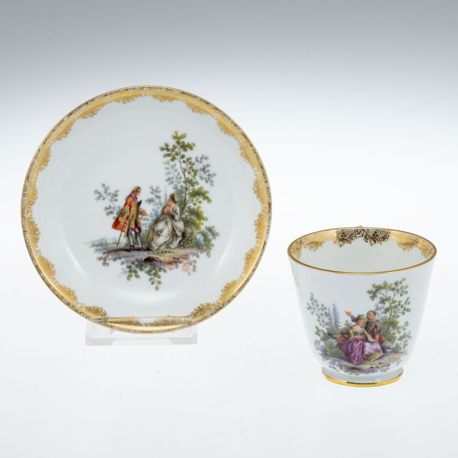 Ober- und Untertasse Galante Szenen in Parklandschaften. Meissen 1850-1924.