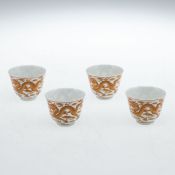 Vier Teebecher / Koppchen mit Drachendekor, China, 20. Jahrhundert