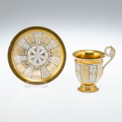 Obertasse mit Volutenhenkel und Untertasse - Geometrische Muster - KPM, Berlin 1823-1832.