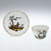 Kaffeeober- und Untertasse. Falkner mit 6 Falken und Reiter mit Falken. Meissen 1850-1924.