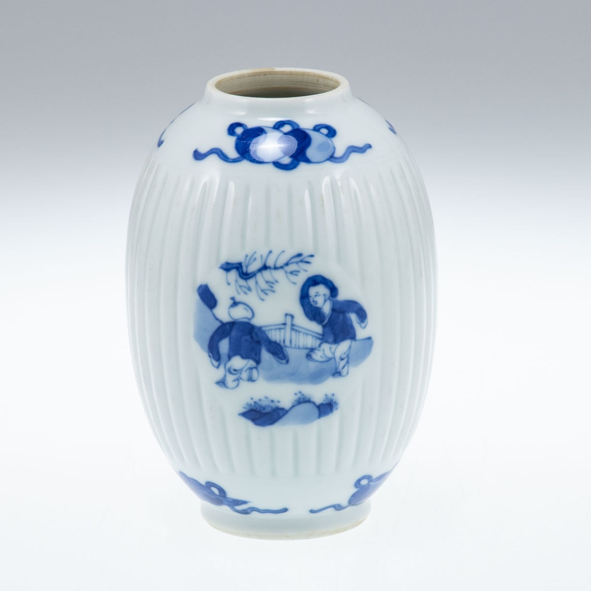 Kleine Vase, China, 20. Jahrhundert - Bild 2 aus 2