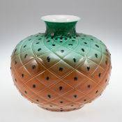 Vase mit Rautenmuster