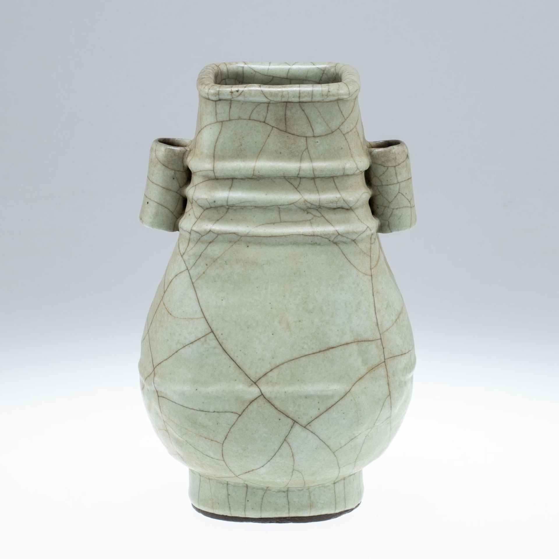 Vase in Hu-Form im Guan-Stil, China, 20. Jahrhundert