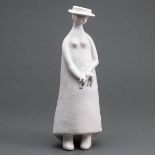 Figur: Frau mit Katze. Keramik.