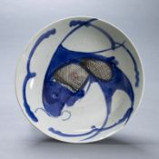 Teller mit Fischmotiv, China, 19. Jahrhundert