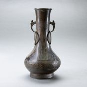 Hu-förmige Vase im archaischen Stil, China, Ming- / frühe Qing-Dynastie