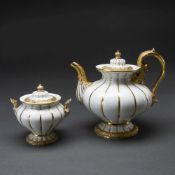 1 Teekanne und 1 Zuckerdose XForm. Meissen 1935-1947.