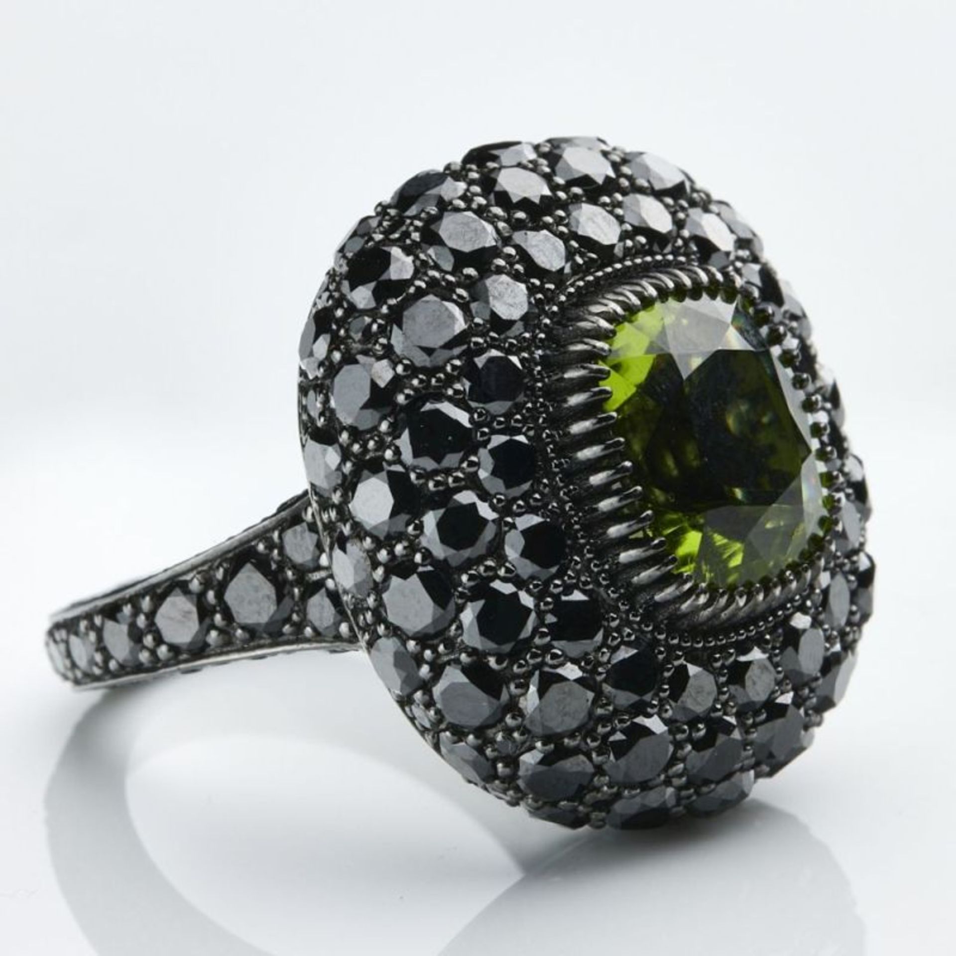 Seltener Peridot-Ring mit schwarzen Diamanten - Bild 2 aus 2