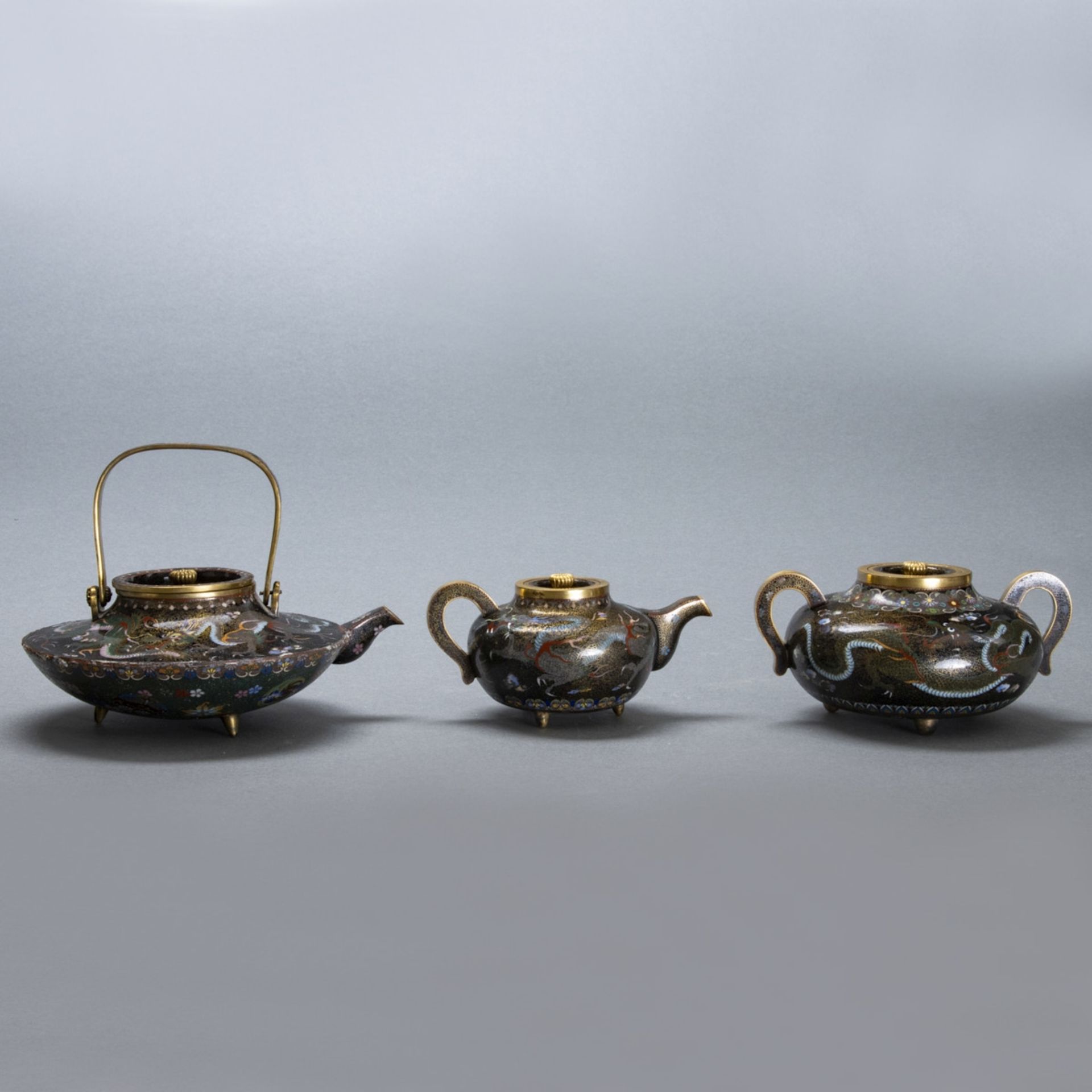 2 Teekannen und Zuckerdose, Cloisonne, Japan, Meiji.