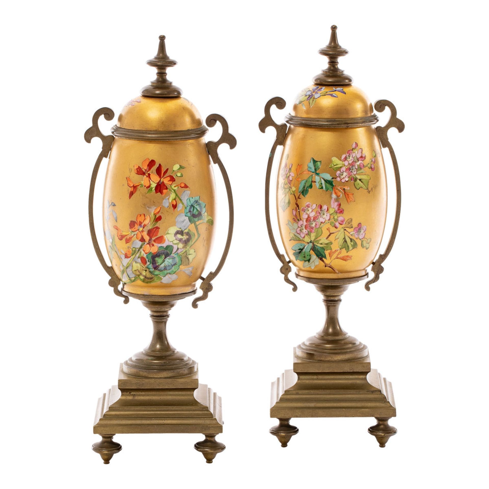 Pair of decorative vases with gold background - Image 2 of 2
