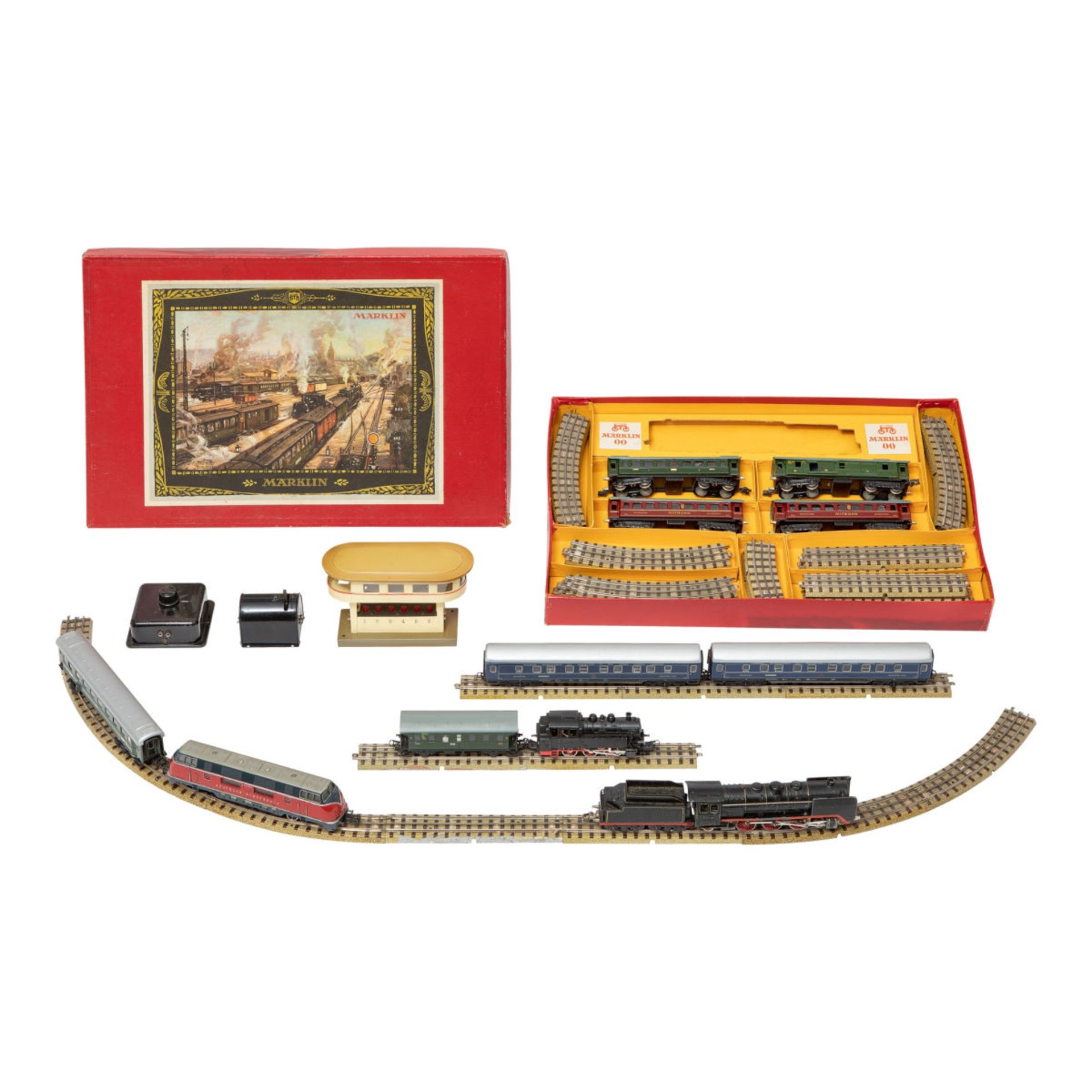 Märklin railway set from the 1930s and 1950s with supplies