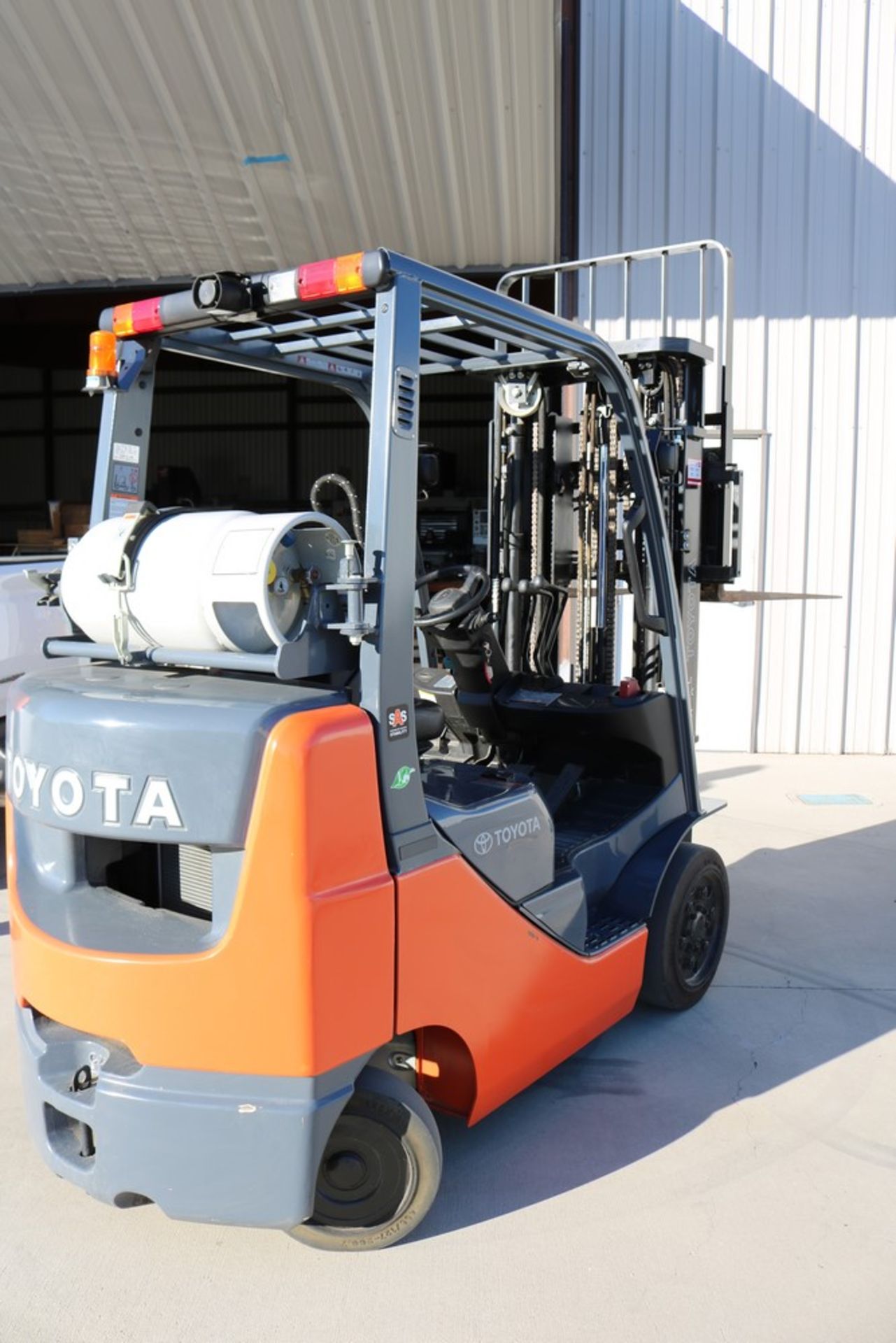 2016 Toyota Forklift Truck 4,500 lbs Capacity, 92 Hours, Side Shift, 5' Forks, Propane - Image 4 of 9
