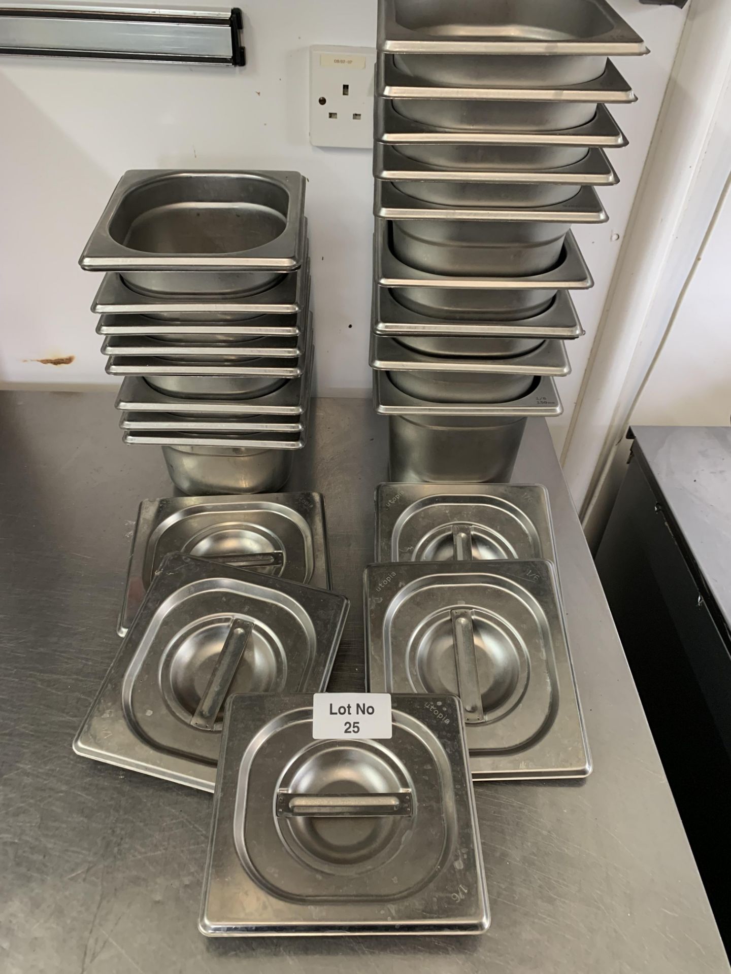 20 x Genware 1/6 150mm ss prep pots & 5 lids