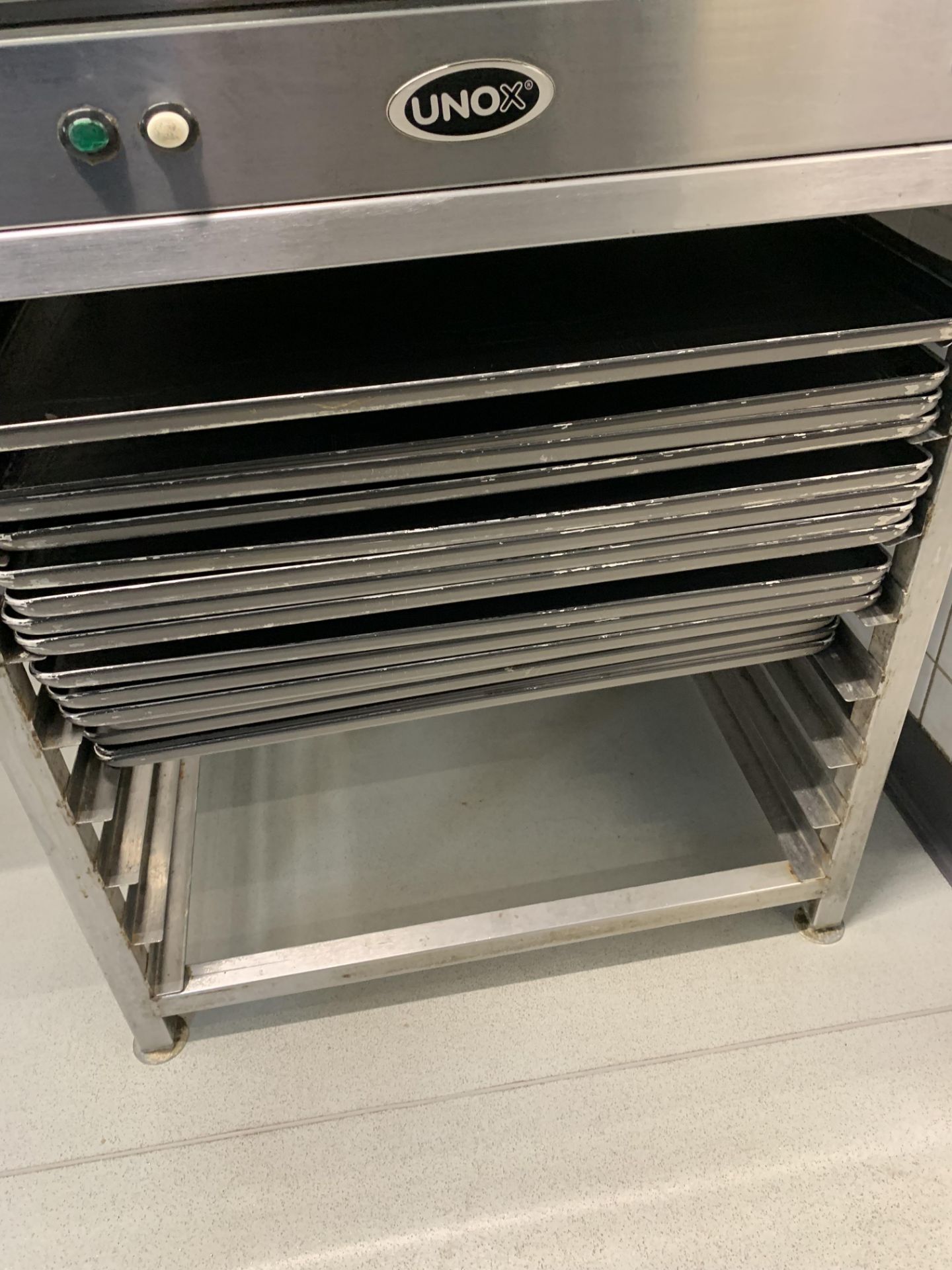 UNOX Model XF090P Electric Bread Oven on Stand with 15 baking trays - Image 4 of 4