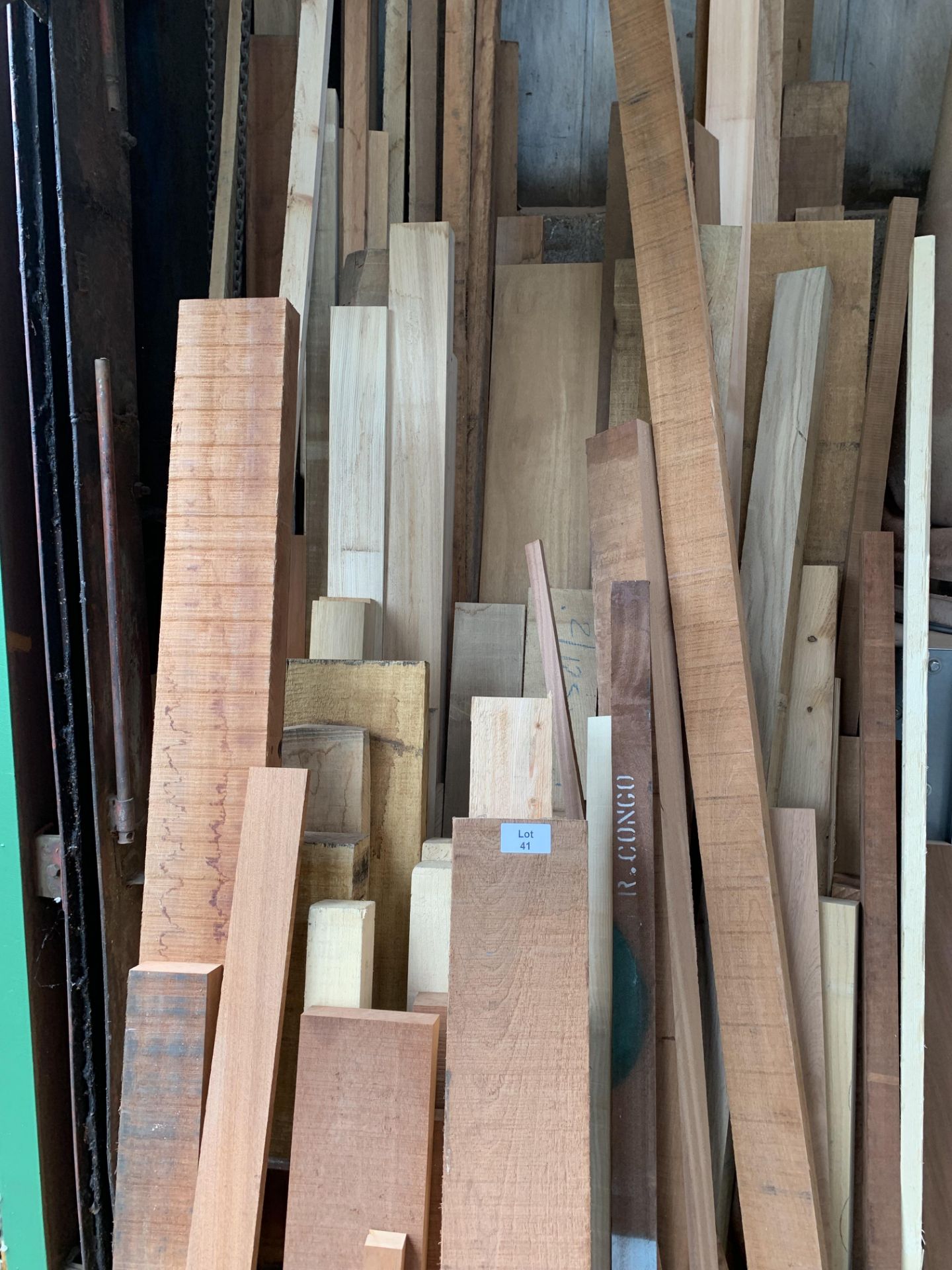 Large quantity of assorted timber - sapele, oak, soft wood etc - Image 2 of 4
