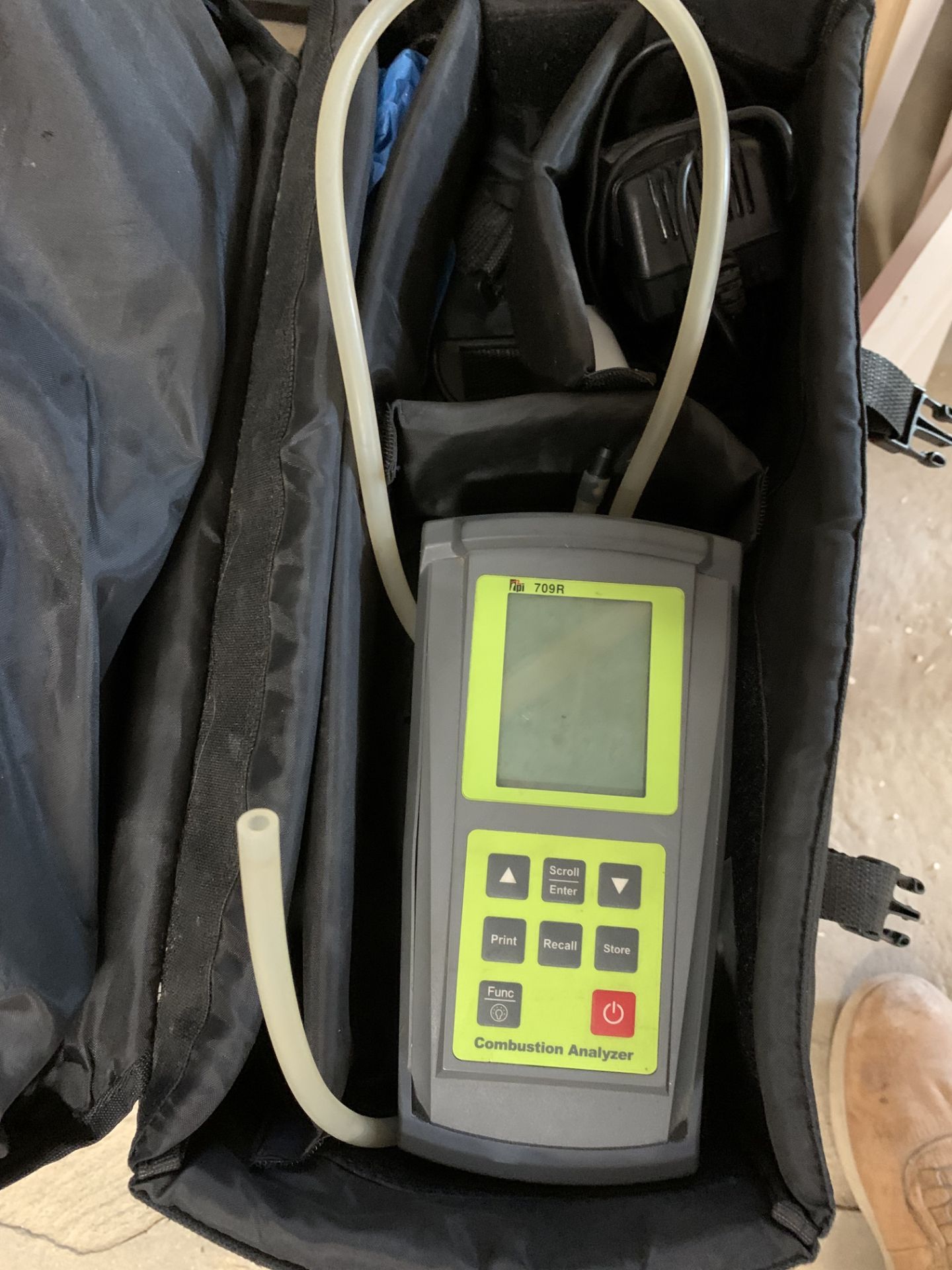 Cased TPI 709R gas Analyser