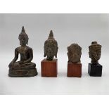 3 Buddhaköpfe u. sitzender Buddha