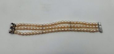 Perlarmband mit Weißgoldschliesse 585