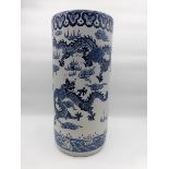 Stangenvase mit Drachendekor / China