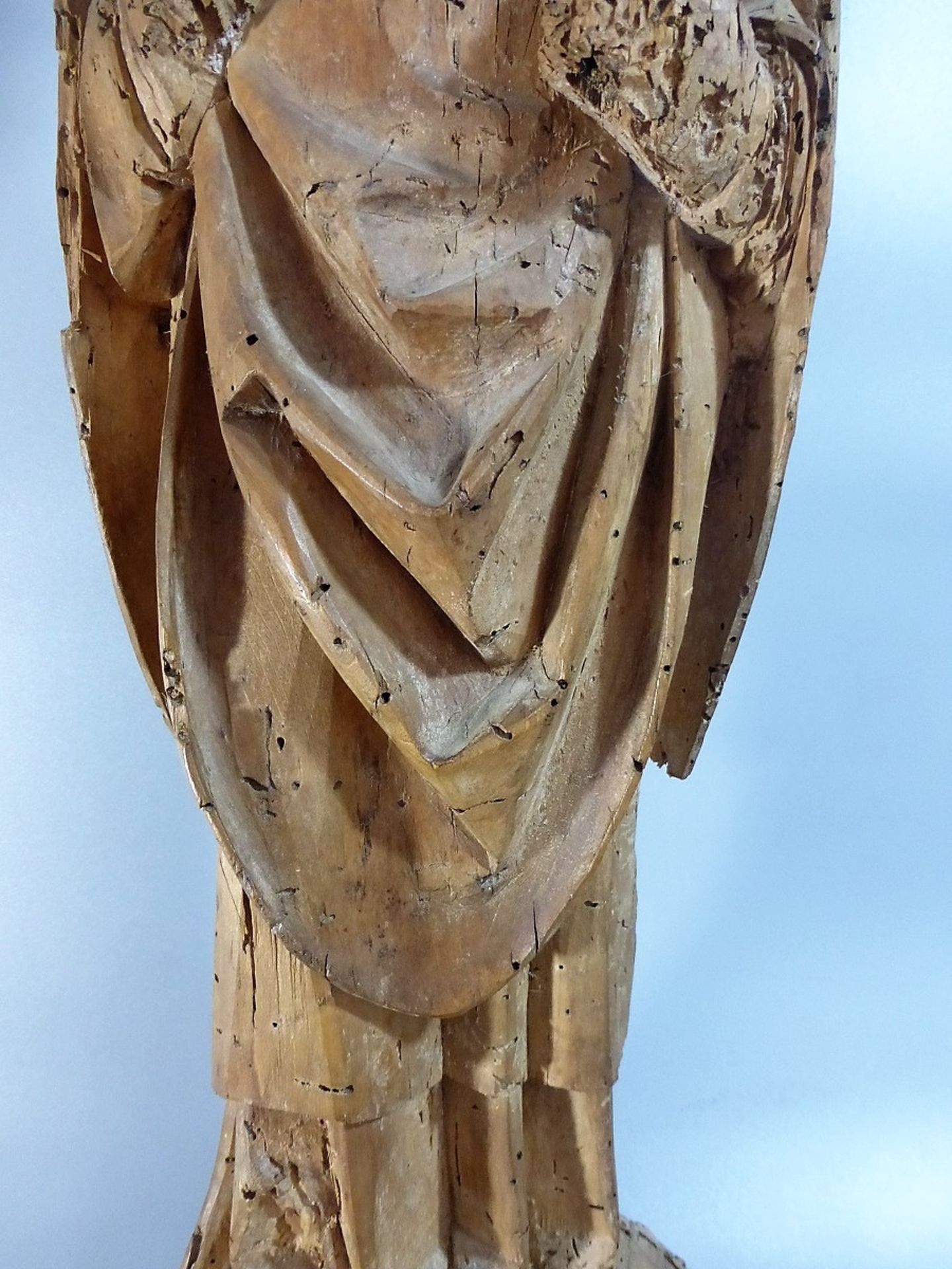 Spätgotische Skulptur des Hl. Kilian / Franken um 1500 - Bild 4 aus 6