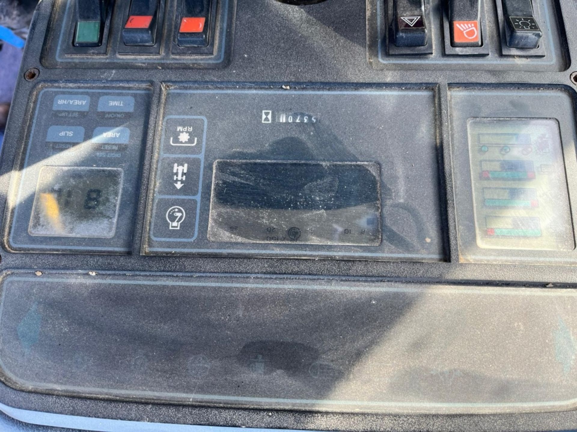 FORD 8730 POWERSHIFT TRACTOR - Image 32 of 36