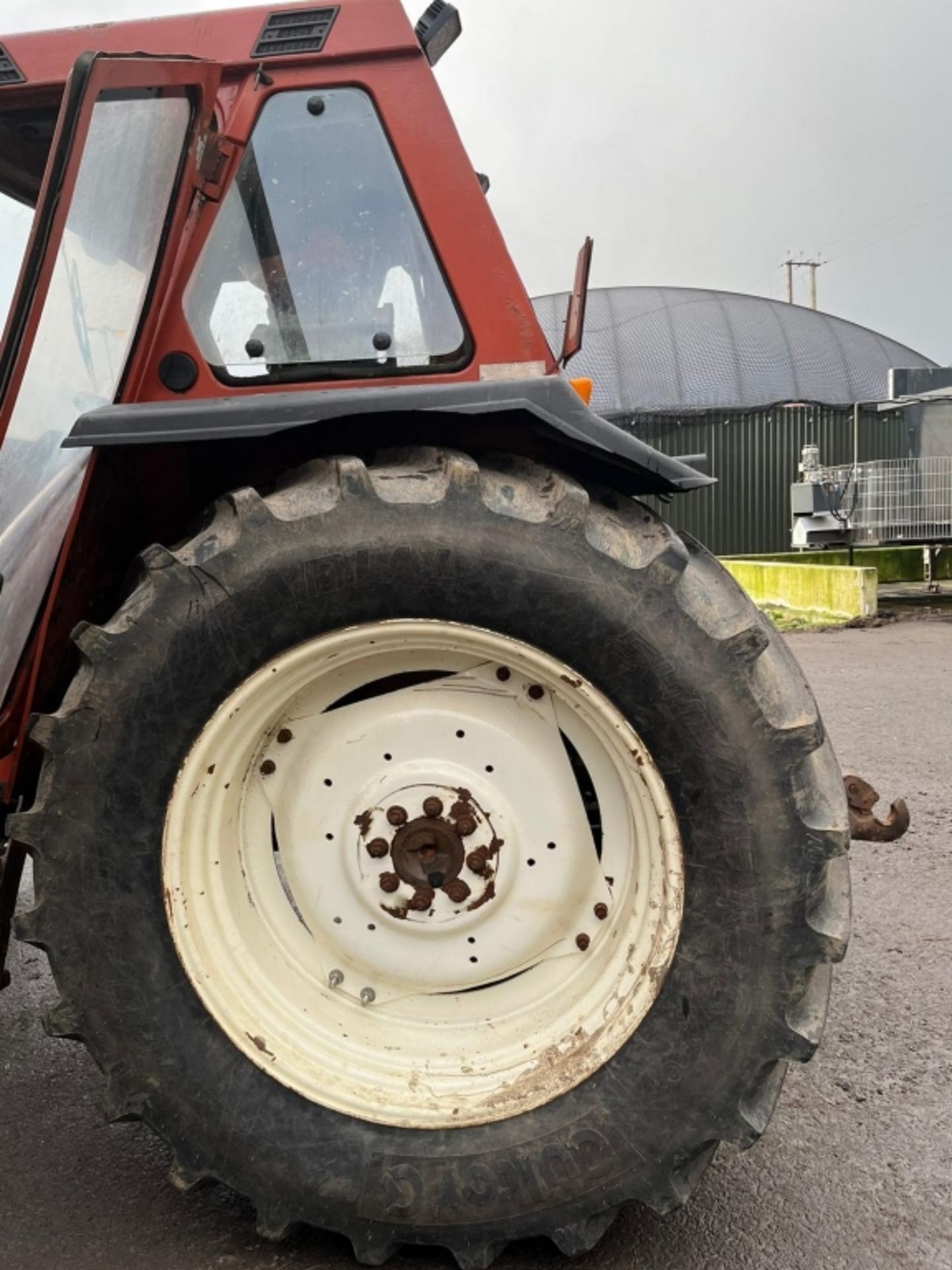 NEW HOLLAND 110- 90- TRACTOR 1990 - Image 2 of 14