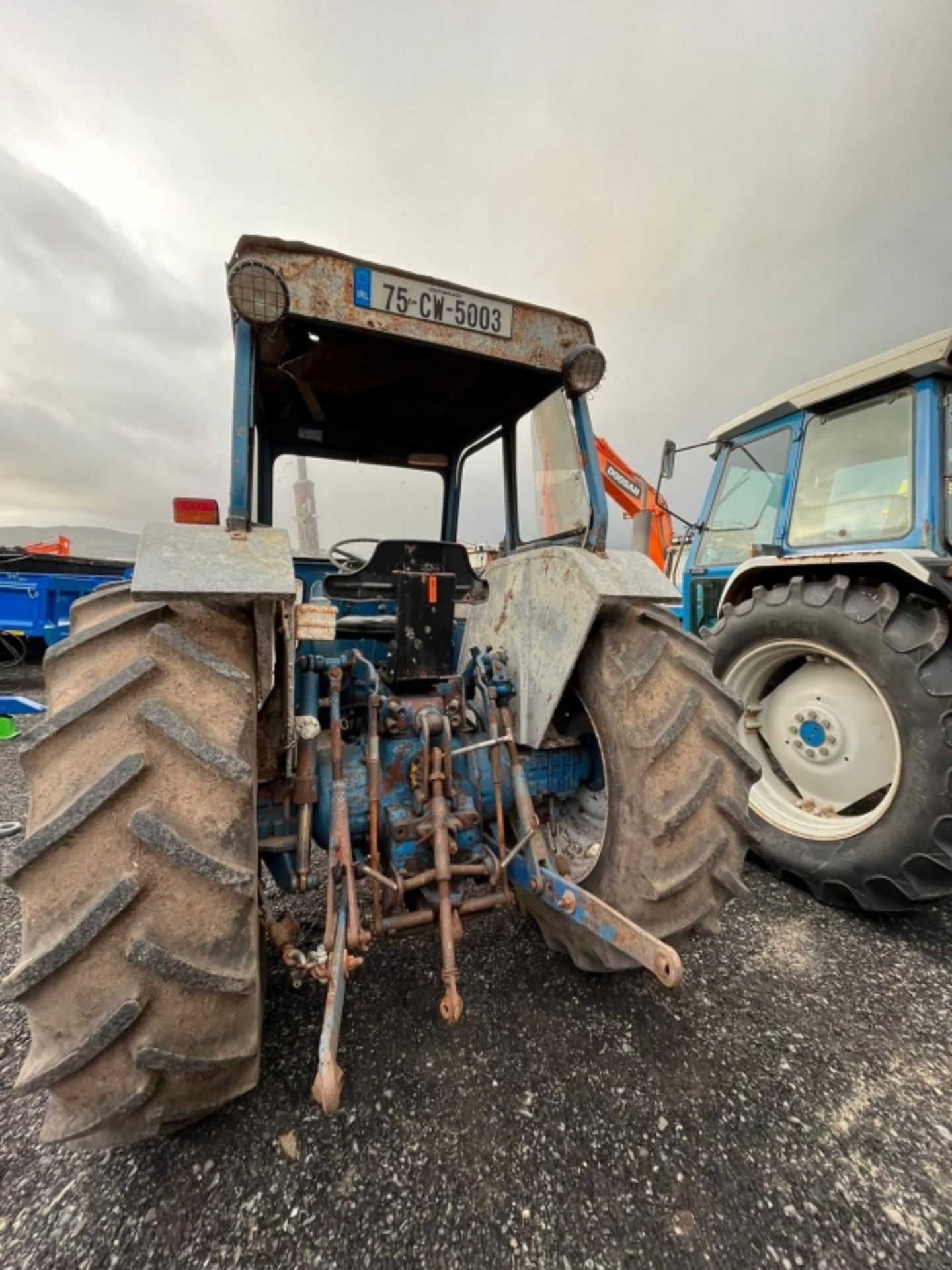 VINTAGE FORD TRACTOR 7000 - Image 5 of 10