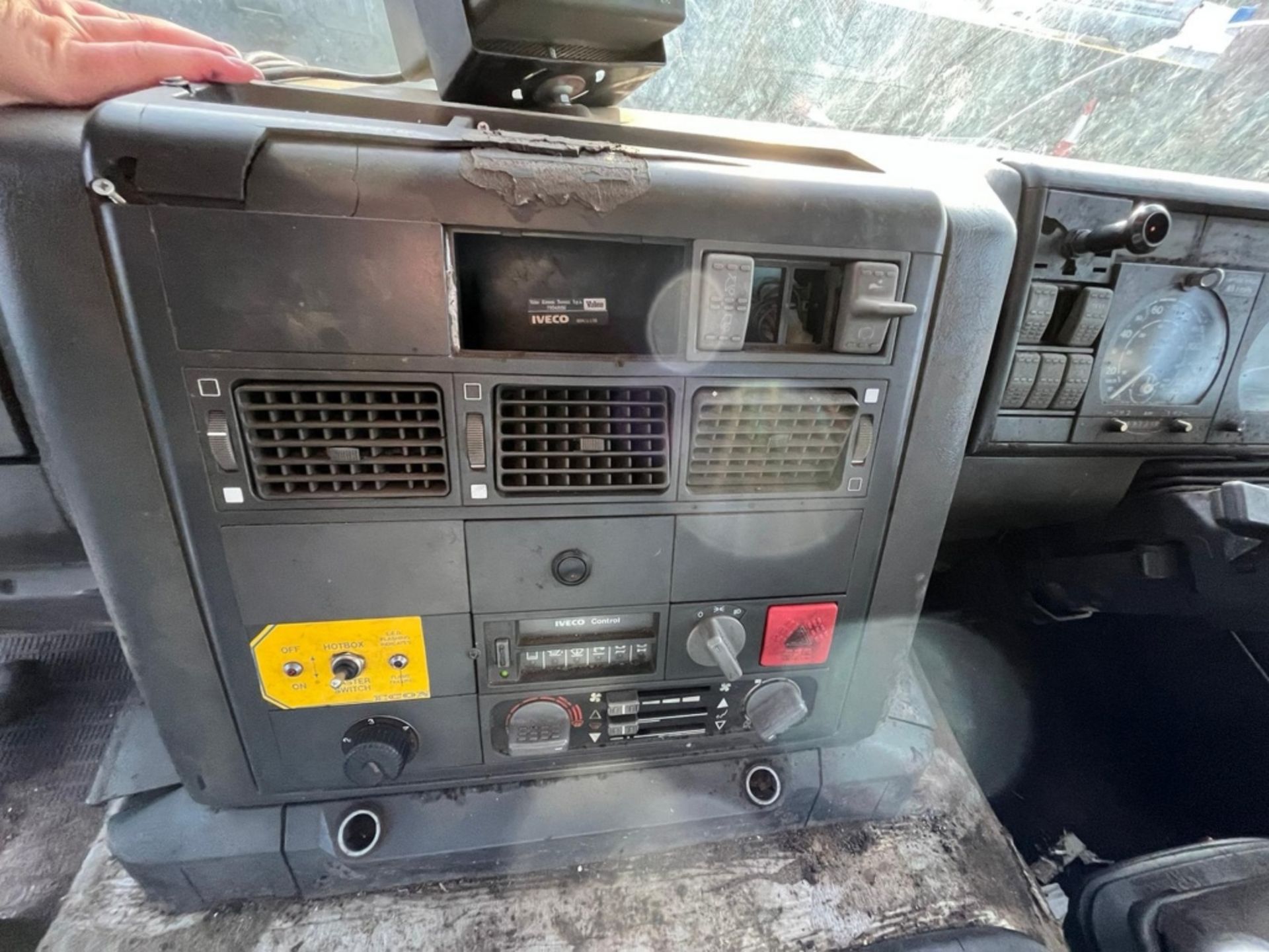 IVECO CURSOR EURO TECH 2002 - Image 33 of 36