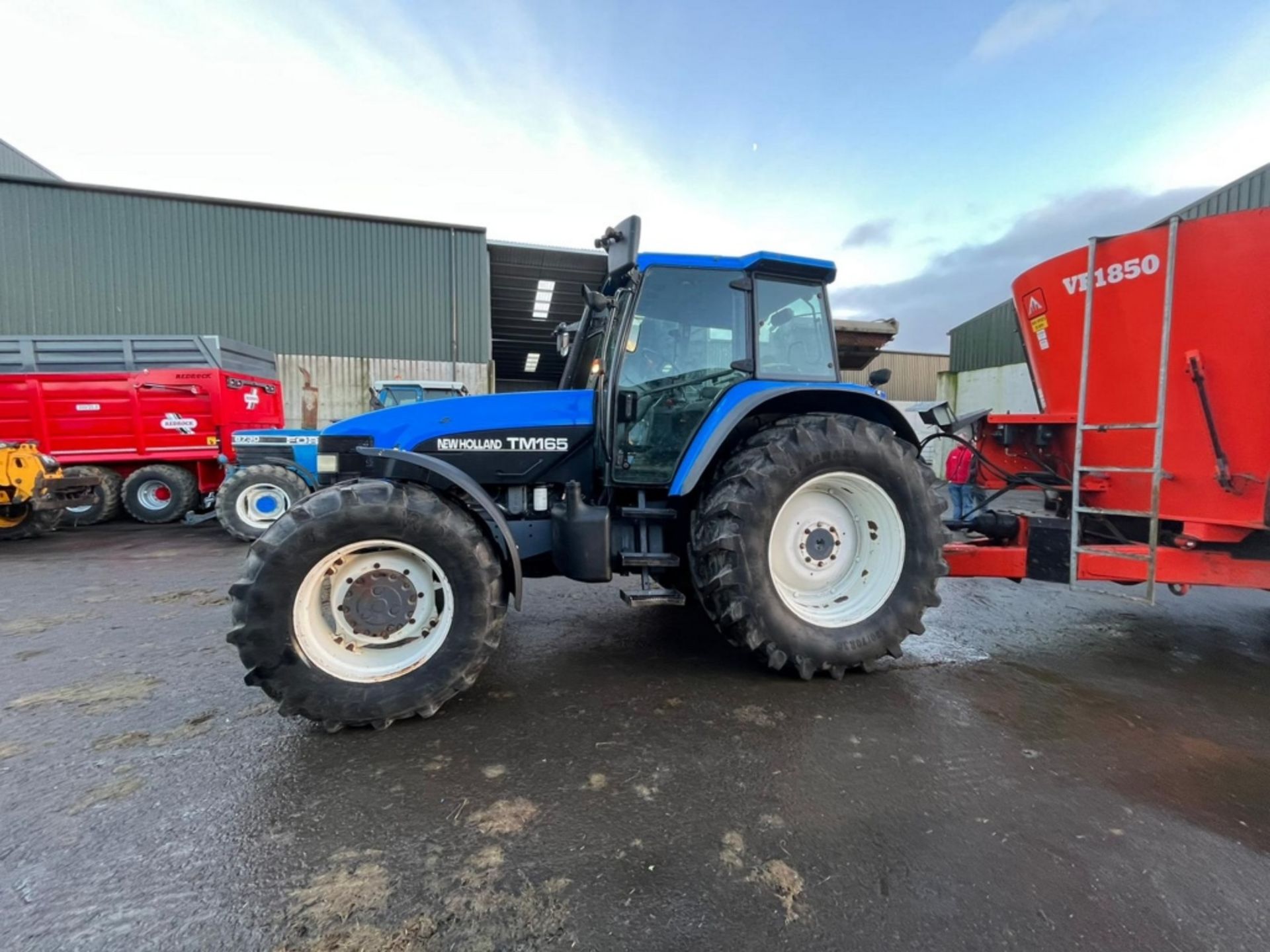 NEW HOLLAND TM165 2002