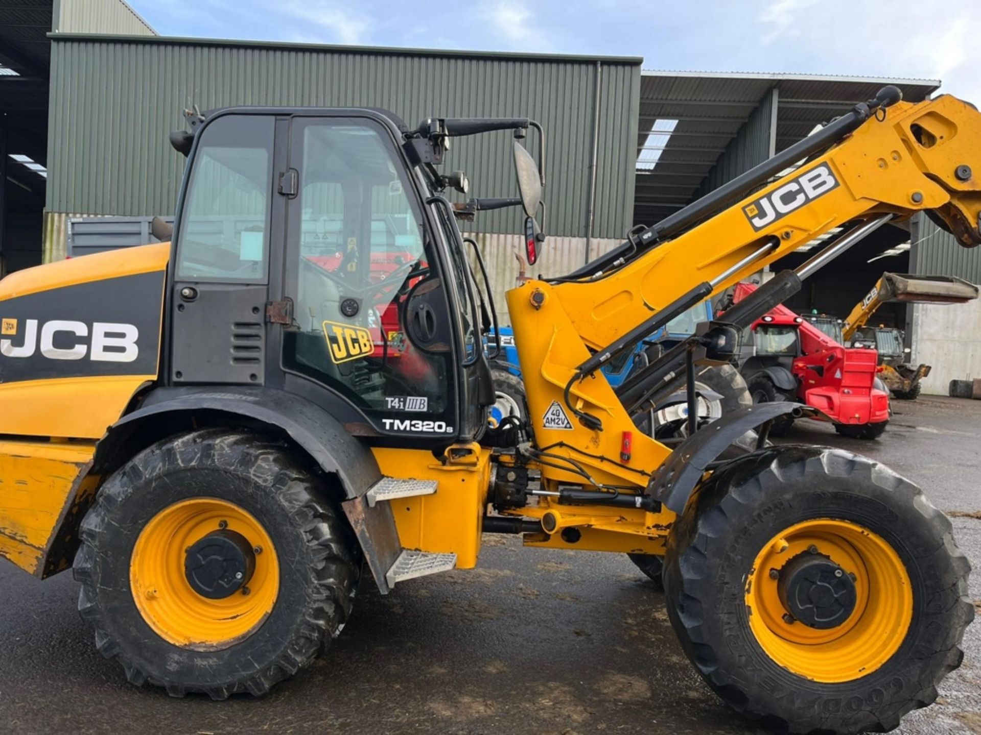 JCB AGRI TM 320s TELEHANDLER 2015 - Image 40 of 48