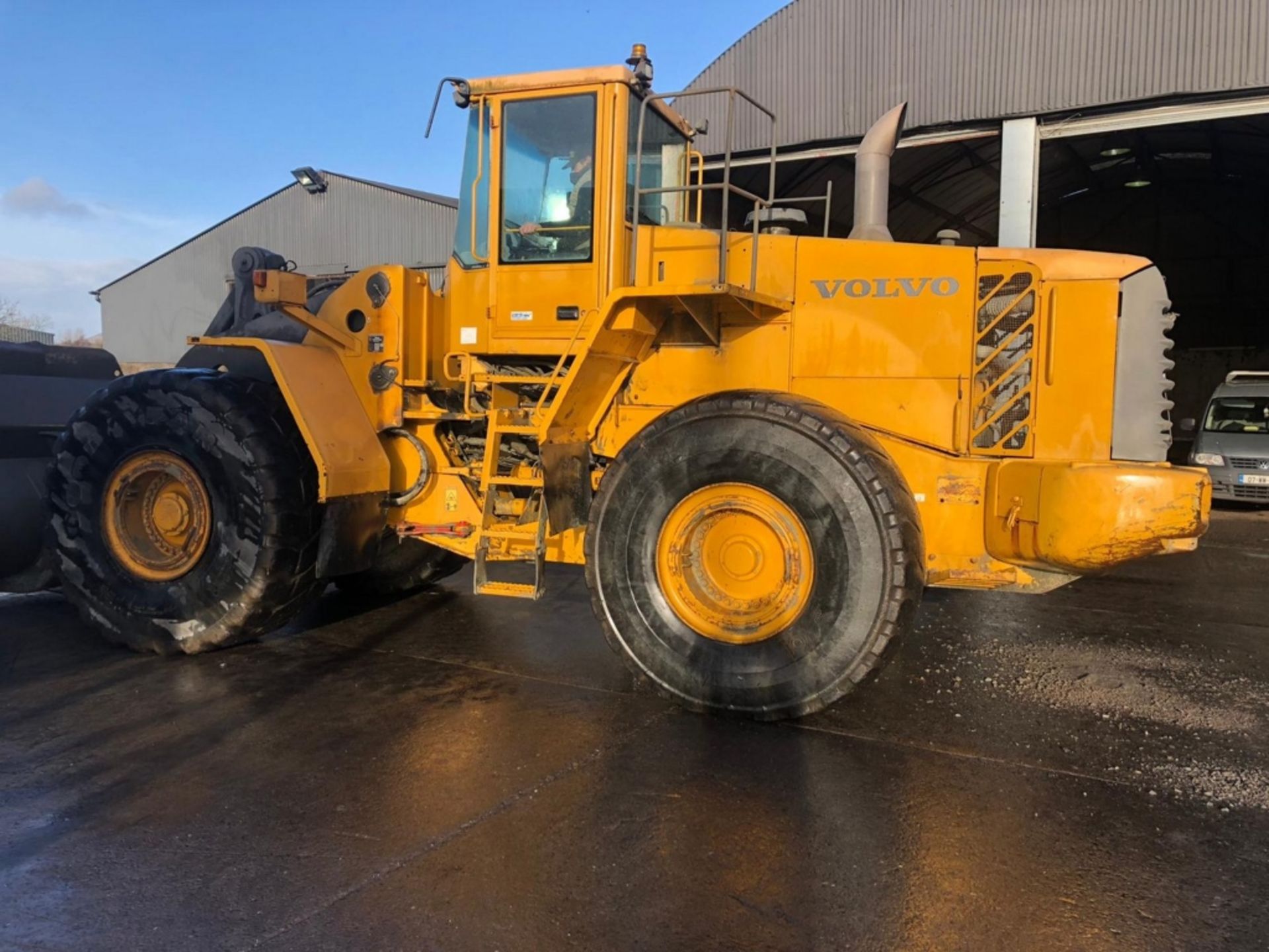 VOLVO L22OE LOADING SHOVEL 2004 - Image 3 of 19