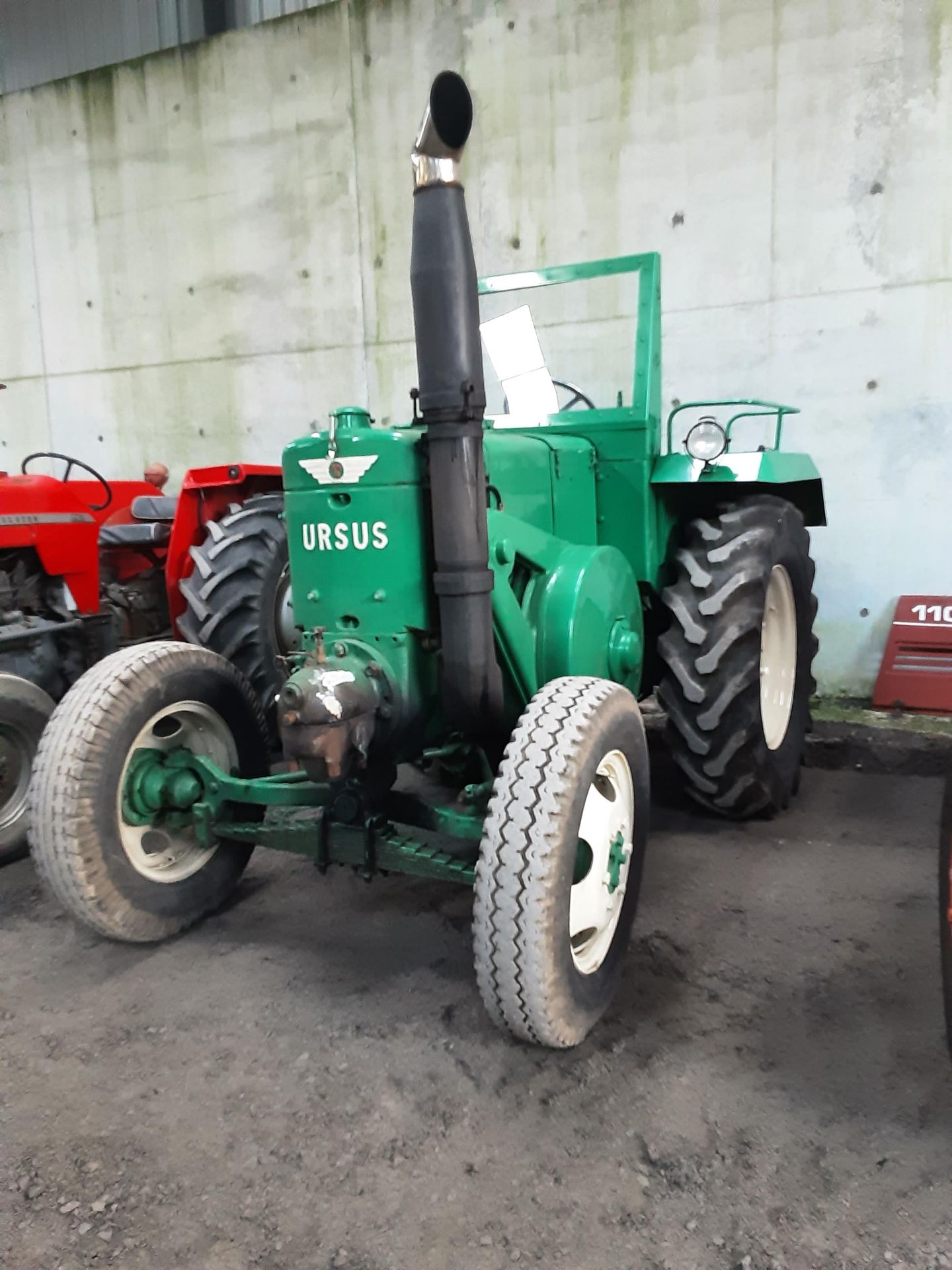 VINTAGE TRACTOR URSUS - Image 28 of 35