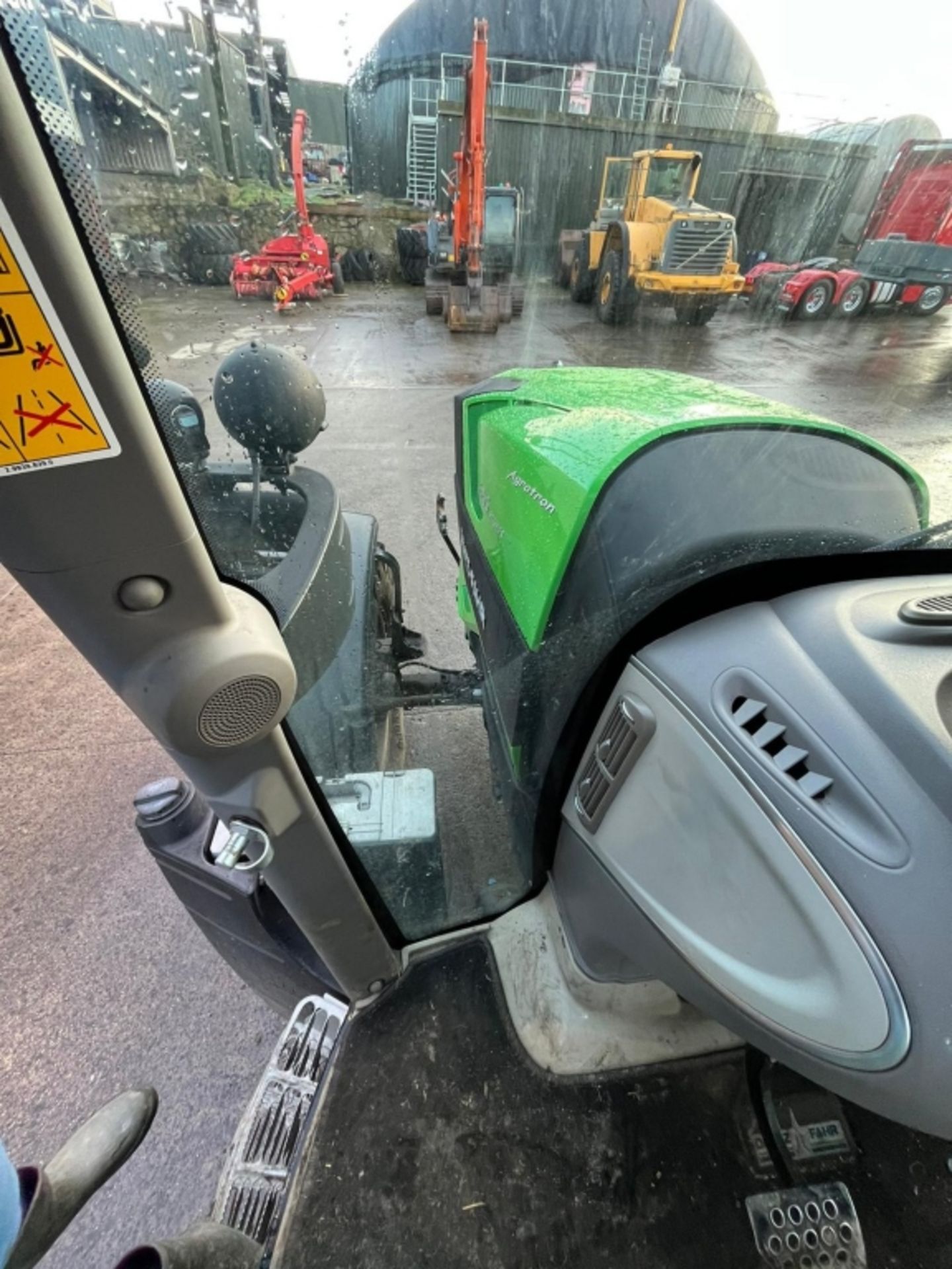 DEUTZ FAHR 6215 RC SHIFT TRACTOR 2020 - Image 68 of 79