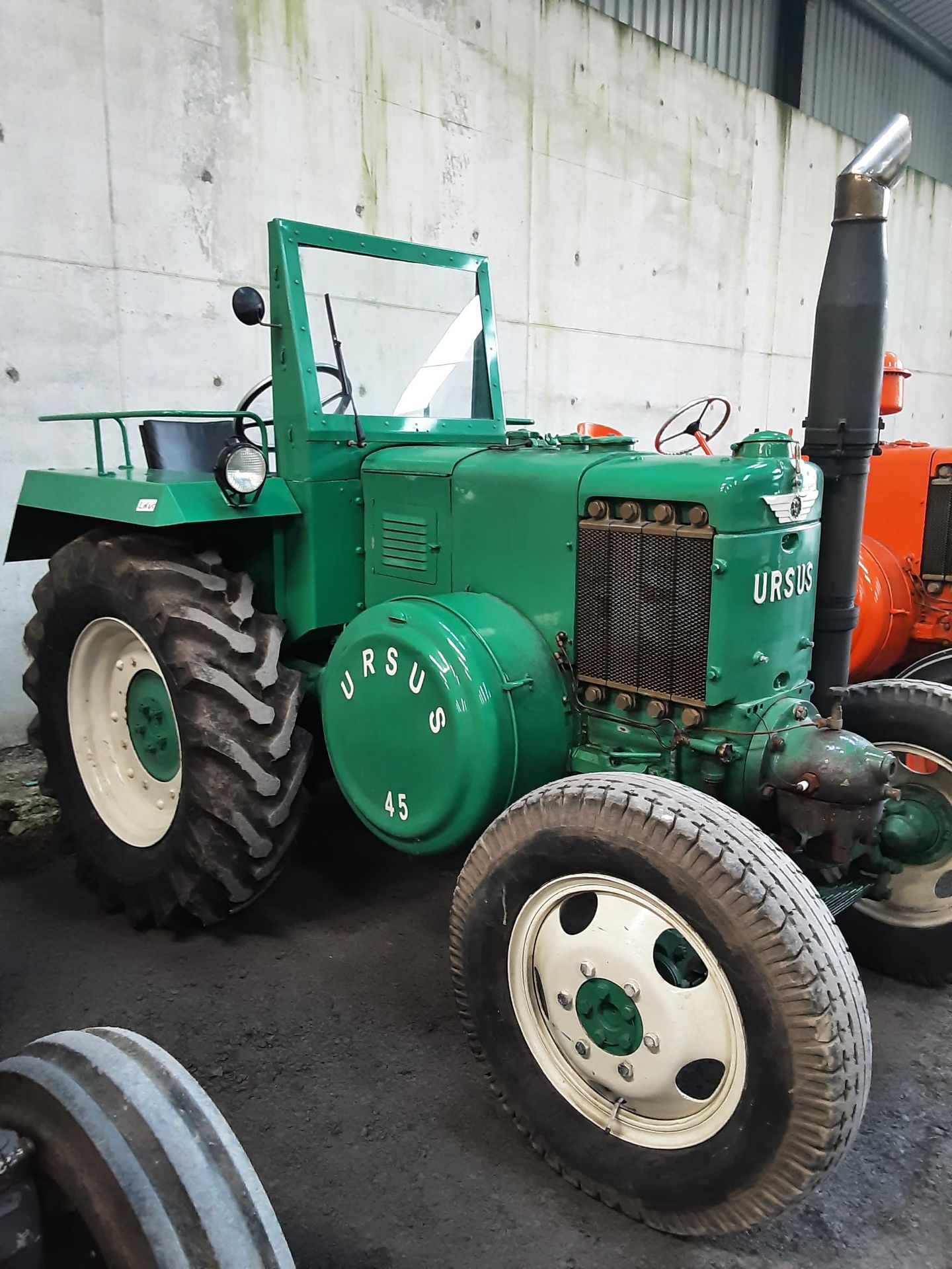 VINTAGE TRACTOR URSUS - Image 31 of 35